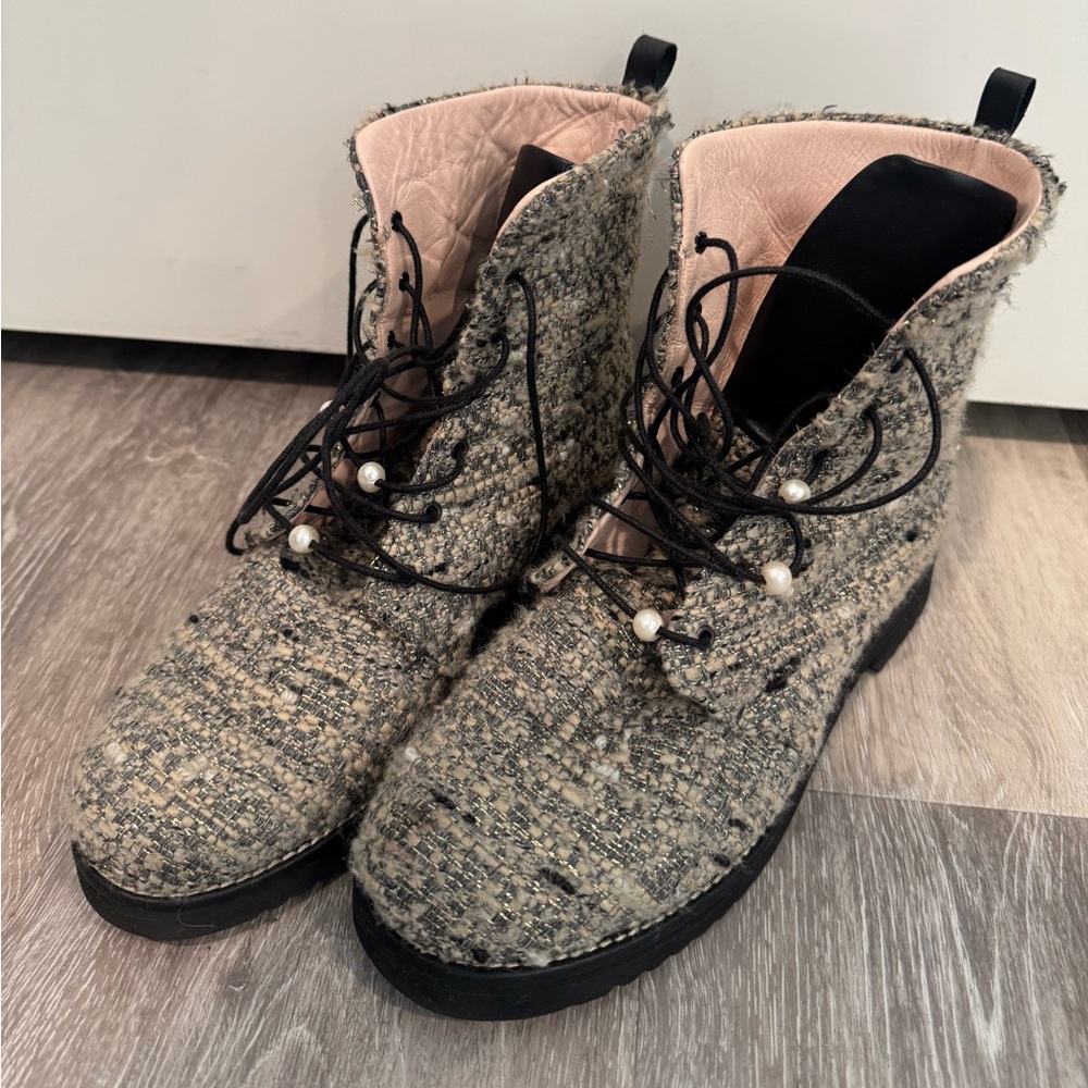 Elegant Tweed Lace-Up Boots - Black and Cream